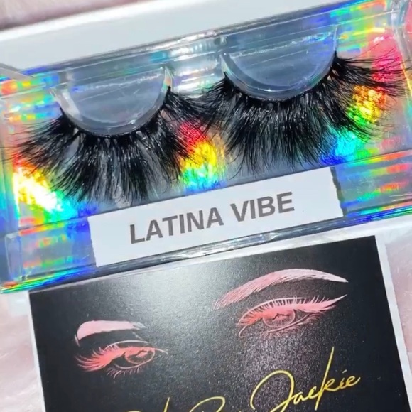 Lashes - Picture 9 of 11